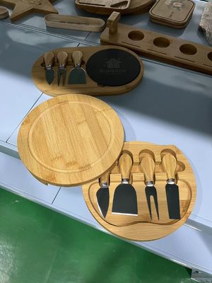 지속 가능한 대나무 치즈 보드 및 치즈 플레이트 샬쿠테리 플래터용 용기 세트